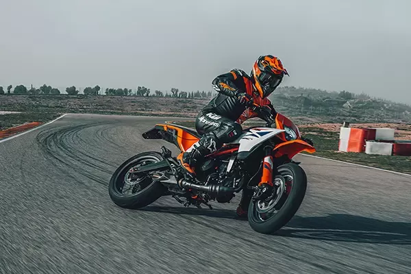 2025 KTM 390 SMC R