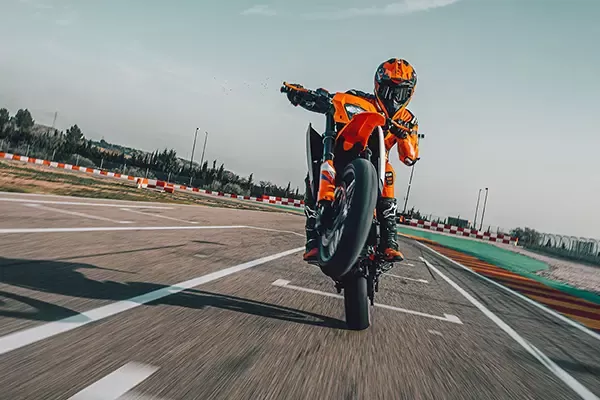 2025 KTM 390 SMC R