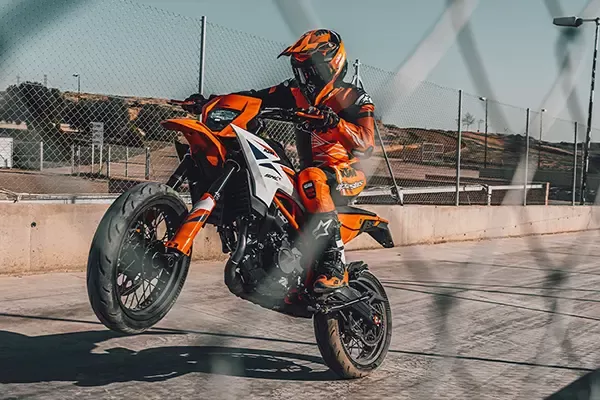 2025 KTM 390 SMC R